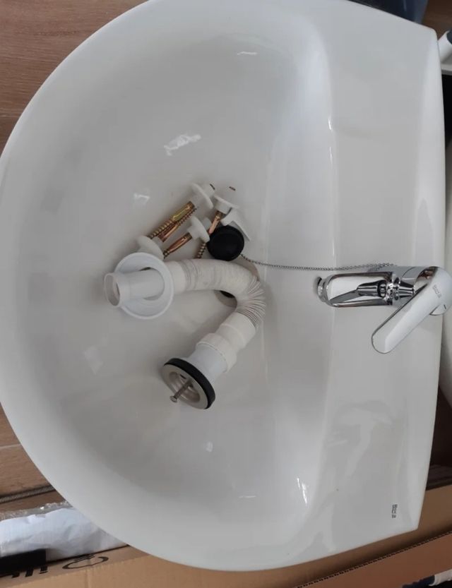 Lavabo Roca + grifo + tornillos + desagüe