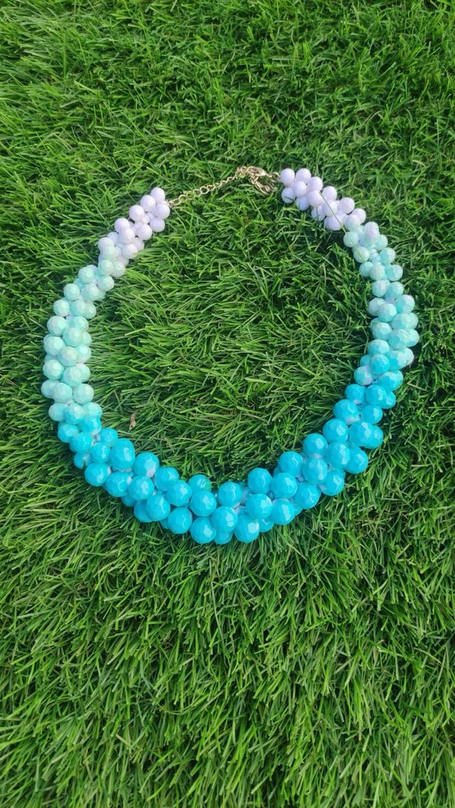 Collar degradado azul-blanco