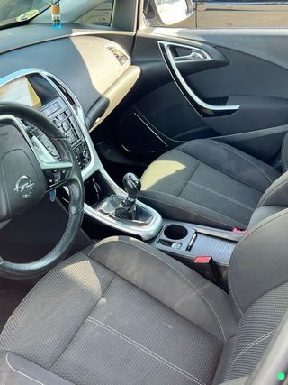 Opel Astra 2012