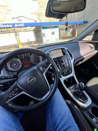 Opel Astra 2012