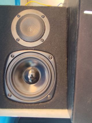 Altavoces blancos alta fidelidad