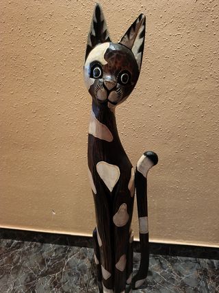 Gato madera blanco-negro