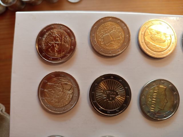 10 Monete, quasi tutte commemorative, SC.