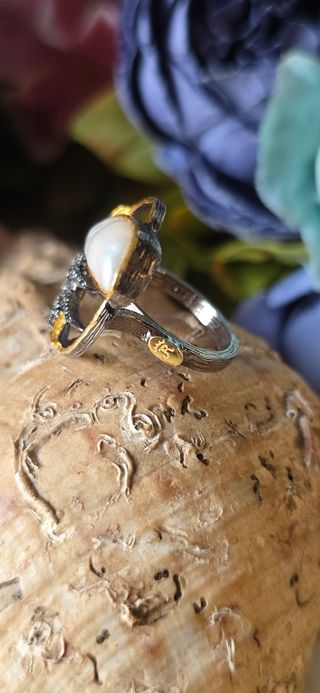 Anillo joya de autor .perla barroca 