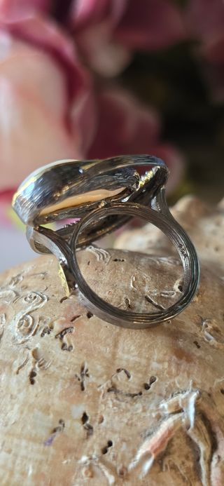 Anillo joya de autor .perla barroca 