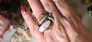Anillo joya de autor .perla barroca 