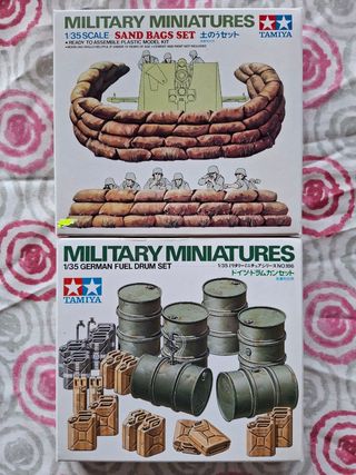 Tamiya 1/35 Sandbags & Fuel Drums