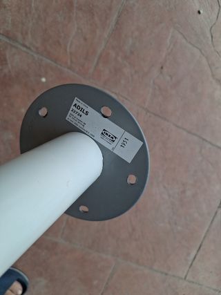 Patas IKEA ADILS 272A y anclaje a mesa