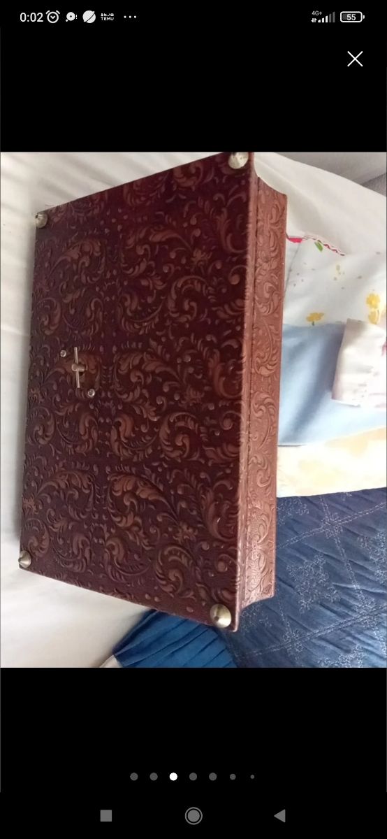 Scatola musicale intagliata