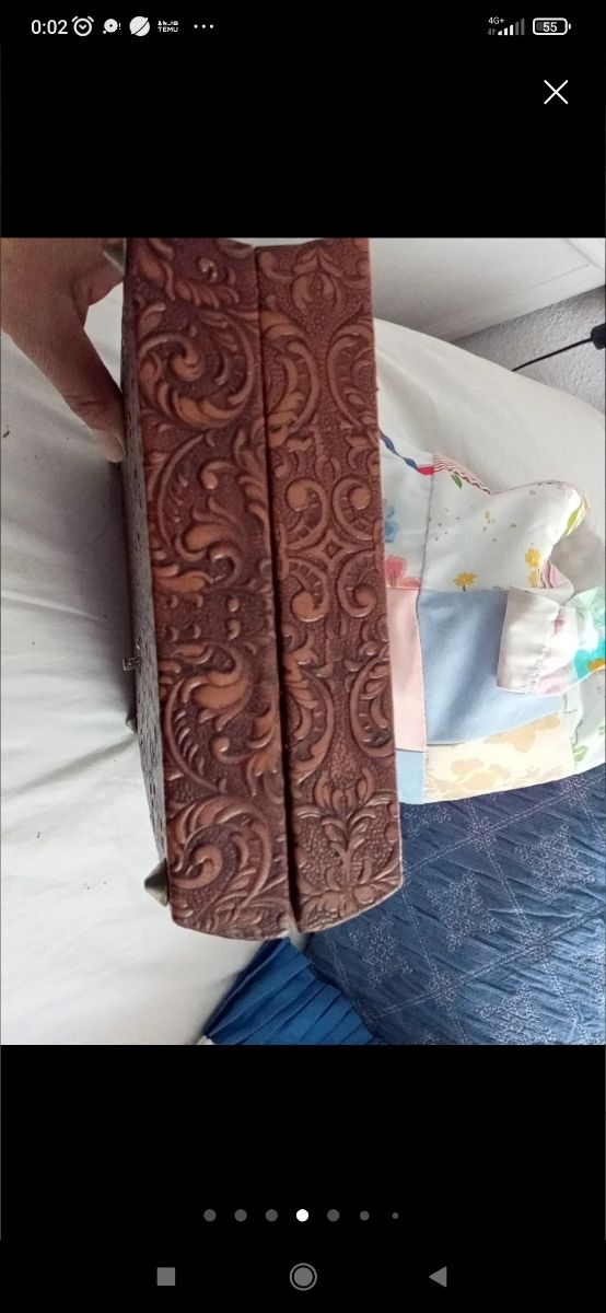 Scatola musicale intagliata