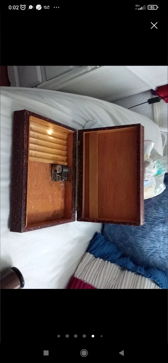 Scatola musicale intagliata