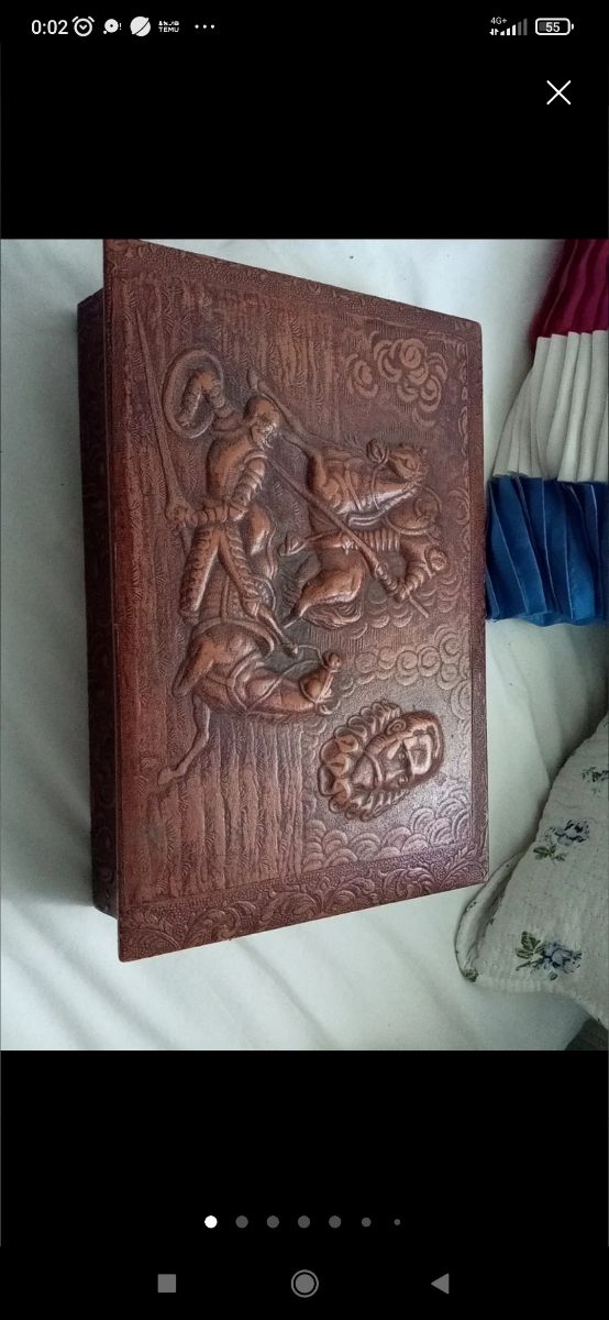 Scatola musicale intagliata