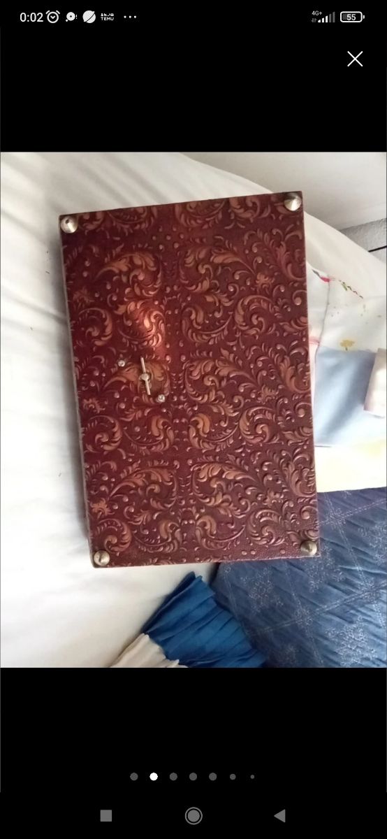 Scatola musicale intagliata