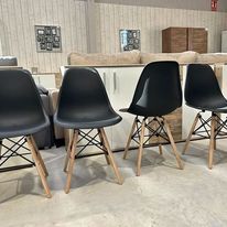 4 Sedie Eames Bianche e Nere