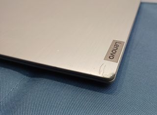 Lenovo Ideapad 3 AMD 3020e 8GB / 256GB W11