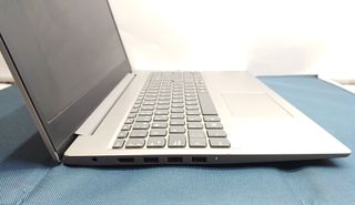 Lenovo Ideapad 3 AMD 3020e 8GB / 256GB W11