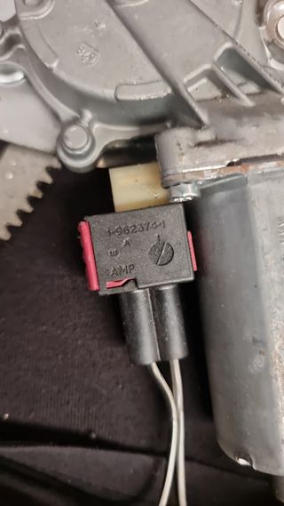 ELEVALUNAS DELANTERO IZQUIERDO SAAB 93 AÑO 2000