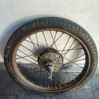 Ruota moto vintage 125. 
