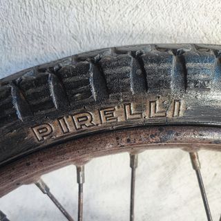 Ruota moto vintage 125. 