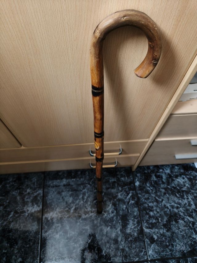 Bastón madera tallado