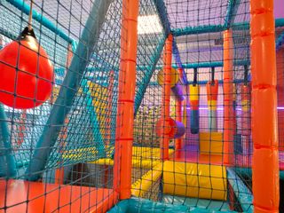 Instalación y mantenimiento de parques infantiles