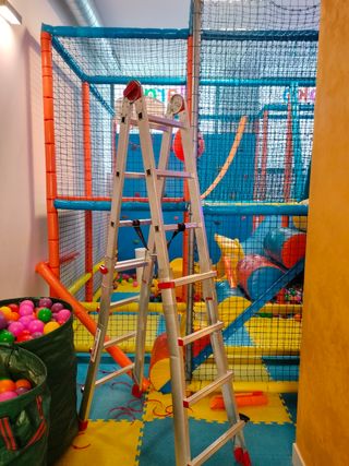 Instalación y mantenimiento de parques infantiles
