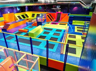 Instalación y mantenimiento de parques infantiles