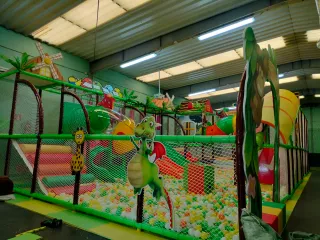 Instalación y mantenimiento de parques infantiles