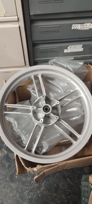 Llanta Yamaha TZR 80 original nueva