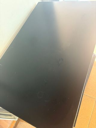 Mesita TV negra con ruedas. 75 x 60