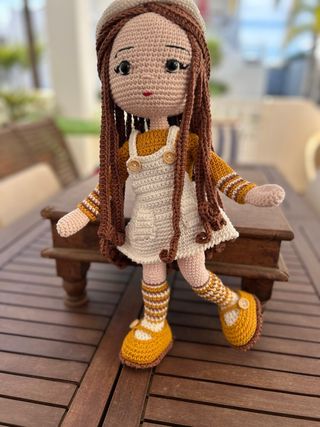 Muñeca amigurumi tejida a crochet