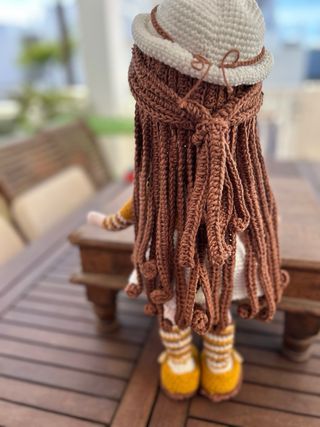 Muñeca amigurumi tejida a crochet