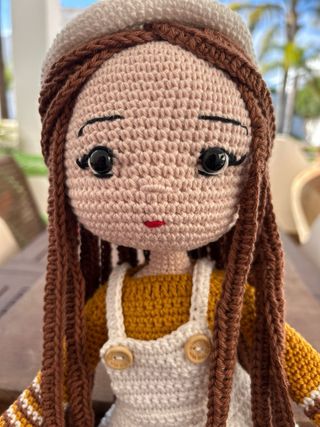 Muñeca amigurumi tejida a crochet
