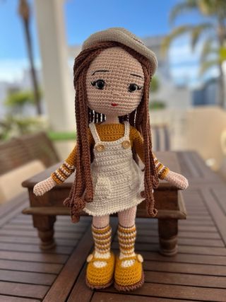 Muñeca amigurumi tejida a crochet