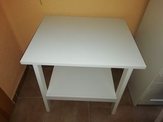 Mesita IKEA blanca