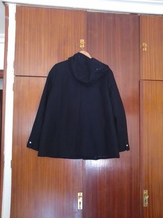 Abrigo negro Zara con capucha