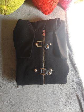 Abrigo negro Zara con capucha