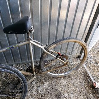 Mountain bike da riparare