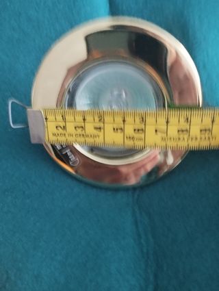 3 Focos empotrables dorados  15 € los tres.