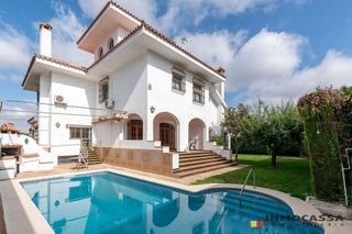 Chalet en venta en Gines