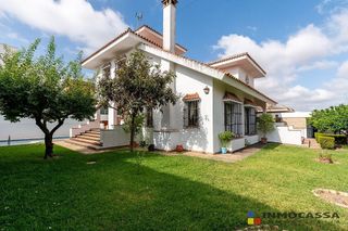 Chalet en venta en Gines