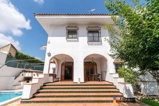 Chalet en venta en Gines
