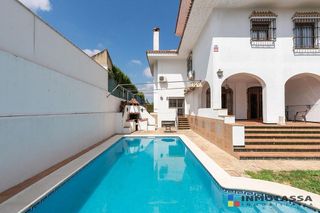 Chalet en venta en Gines