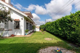 Chalet en venta en Gines