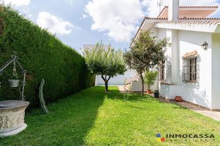 Chalet en venta en Gines