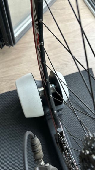 Rodillo Inteligente BKOOL con rueda incluida