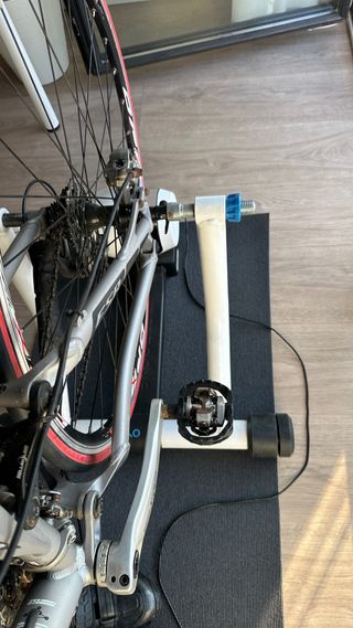 Rodillo Inteligente BKOOL con rueda incluida