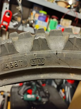 Neumático Enduro 90/90-21