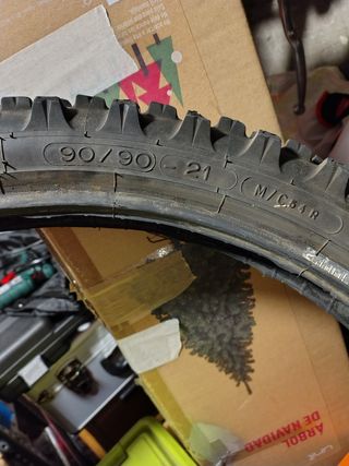 Neumático Enduro 90/90-21