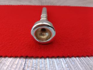 Boquilla Bach Corp. Mt. Vernon N.Y. 2 1/2 +regalo